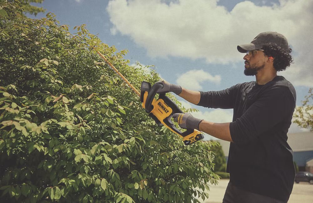 Акумулаторен храсторез DeWALT DCMHT562N, 18 V, 55 см, без батерии и зарядно устройство
