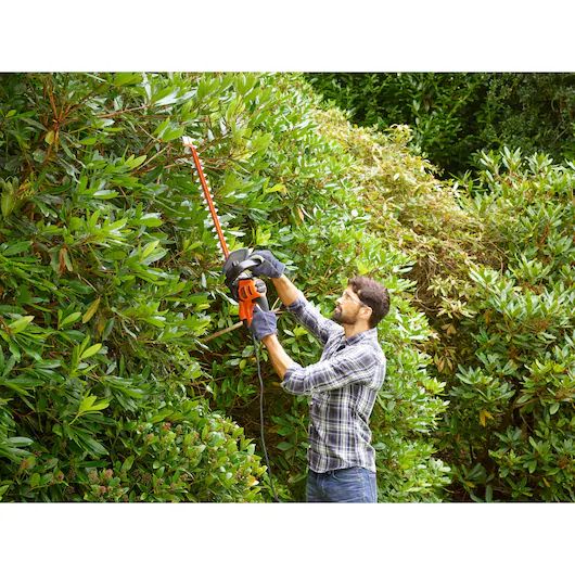 Електически храсторез Black&Decker BEHTS501, 600 W, 60 см, 25 мм - от Etools.bg Електически храсторез Black&Decker BEHTS501, 600 W, 60 см, 25 мм
