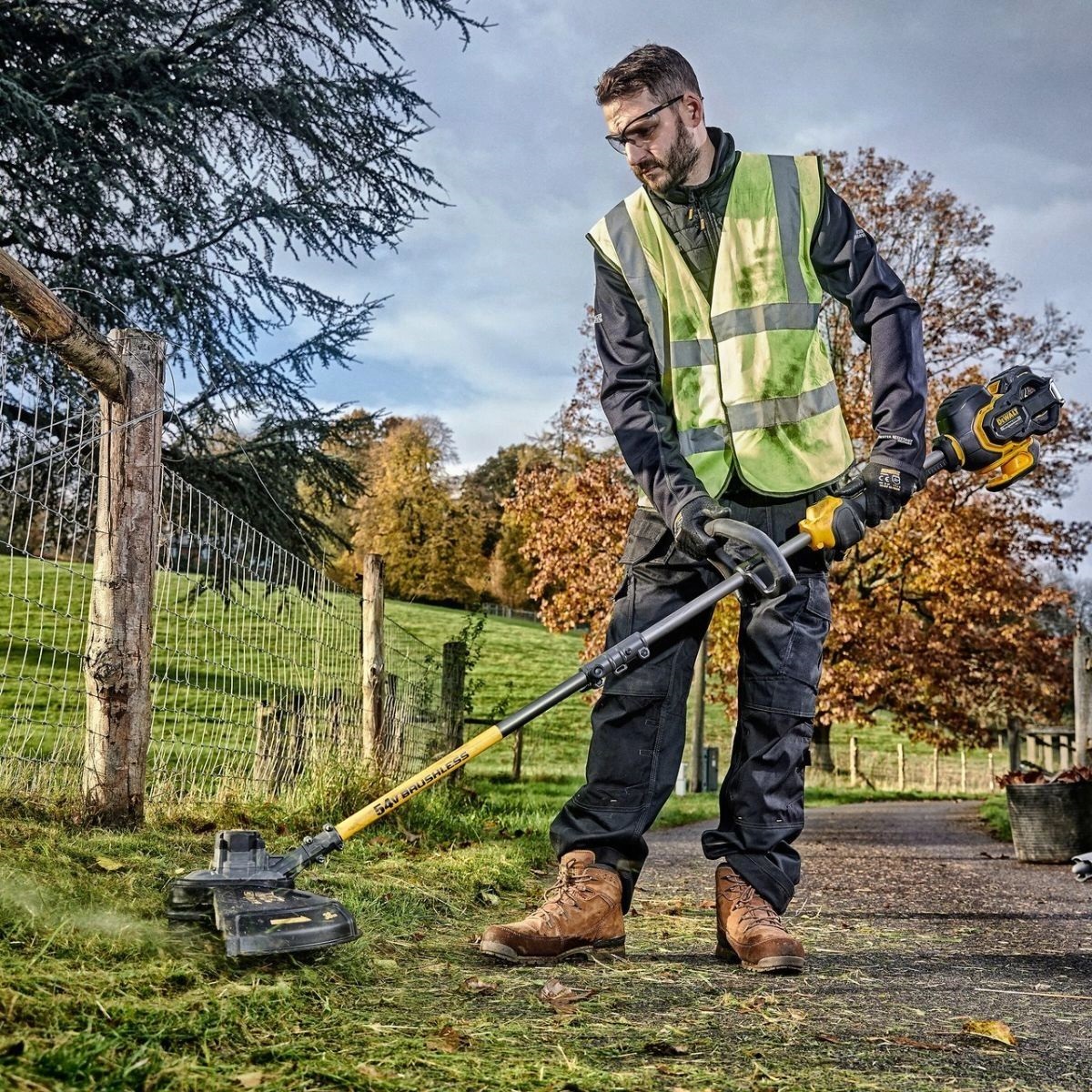 Акумулаторен тример DeWALT DCM571N, 54 V, 38 см, без батерии и зарядно устройство