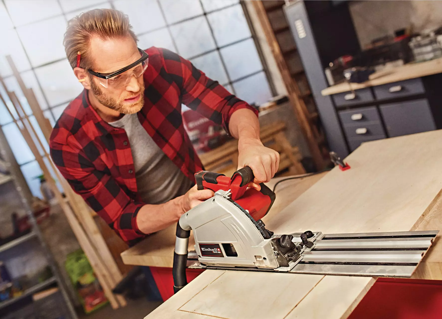 Електрически ръчен циркуляр Einhell TE-PS 165, 1200 W, ф165 мм (4331300) - от Etools.bg Електрически ръчен циркуляр Einhell TE-PS 165, 1200 W, ф165 мм (4331300)