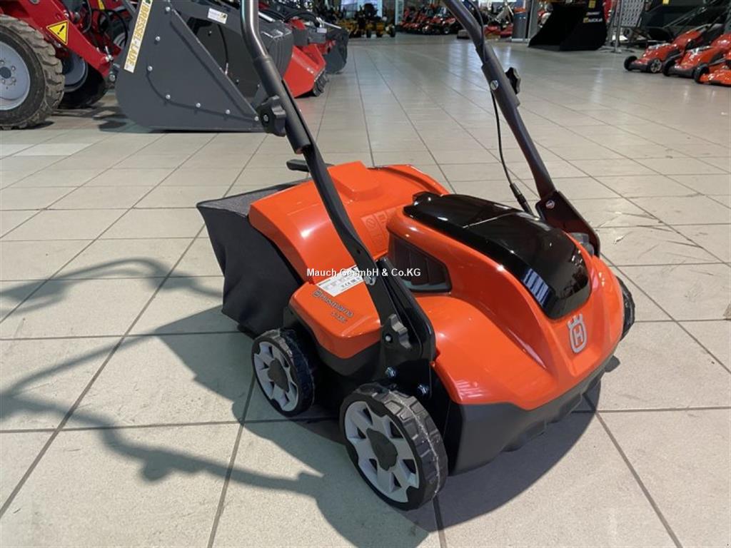 Акумулаторен аератор Husqvarna S138i, 36 V, 900 W, 37.5 см, без батерии и зарядно устройство (967922201)