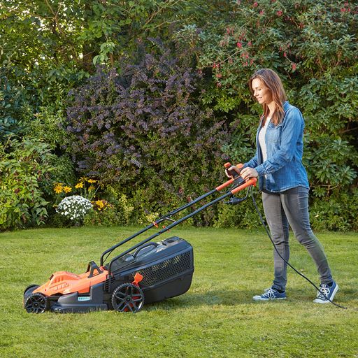 Електрическа косачка Black & Decker BEMW471BH, 1.6 kW, 380 мм, 600 м2 - от Etools.bg Електрическа косачка Black & Decker BEMW471BH, 1.6 kW, 380 мм, 600 м2