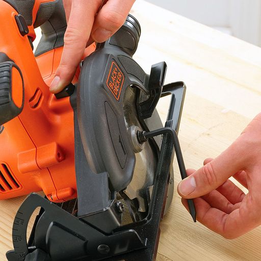 Акумулаторен ръчен циркуляр Black & Decker BDCCS18E1, 18 V, 2.5 Ah, ф140 мм, 3700 об/мин - от Etools.bg Акумулаторен ръчен циркуляр Black & Decker BDCCS18E1, 18 V, 2.5 Ah, ф140 мм, 3700 об/мин
