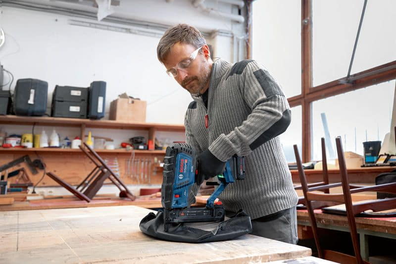 Акумулаторен такер Bosch Professional GTH 18V-38 м, 18 V, 5.8 мм, 10-38 мм, без батерии и зарядно устройство (0601482500)