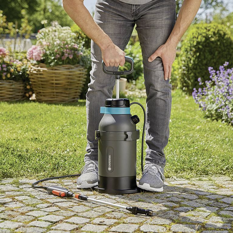Ръчна пръскачка Gardena Plus, 5 л (11138-20) - от Etools.bg Ръчна пръскачка Gardena Plus, 5 л (11138-20)