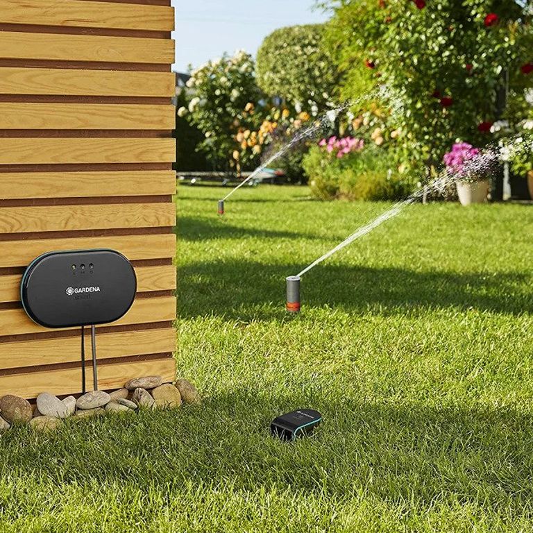 Комплект за смарт управление на напояването Gardena Smart, 24 V, до 6 клапана (19210-20) - от Etools.bg Комплект за смарт управление на напояването Gardena Smart, 24 V, до 6 клапана (19210-20)