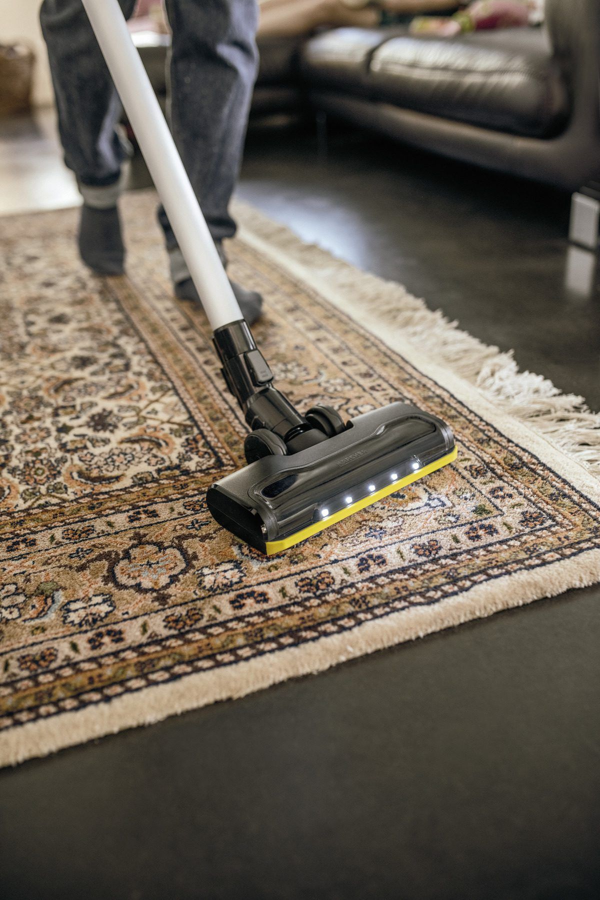 Акумулаторна прахосмукачка Karcher VC 6 Cordless ourFamily White, 25.2 V, 2.5 Ah, 0.8 л - от Etools.bg Акумулаторна прахосмукачка Karcher VC 6 Cordless ourFamily White, 25.2 V, 2.5 Ah, 0.8 л