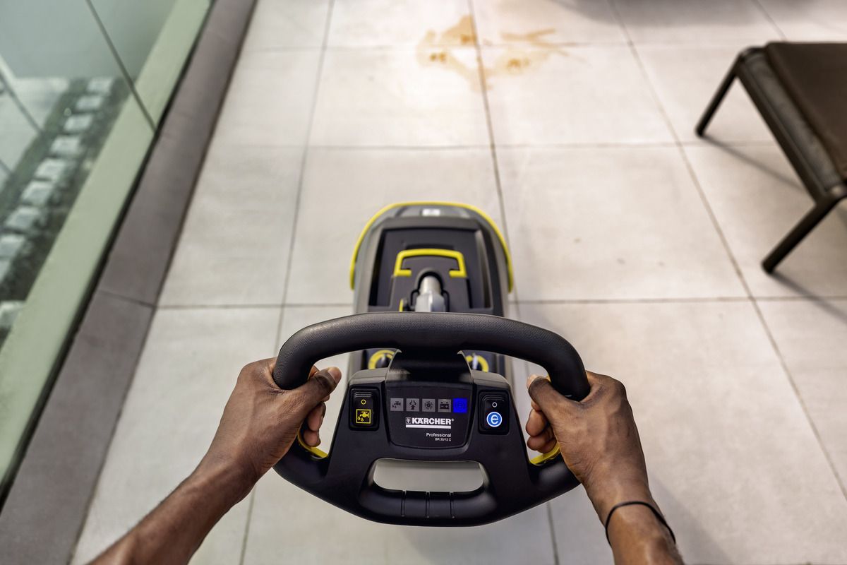 Електрически подопочистващ автомат Karcher BR 35/12 C Bp Pack Go!Further, 500 W, 25.2 V, 12 л + препарат RM 69 N, 2х5 л