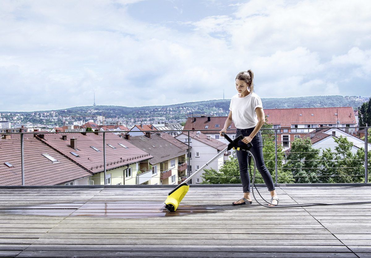 Ръчна машина за почистване на външни настилки Karcher PCL 4, 600 W, 300 мм, 10 бара