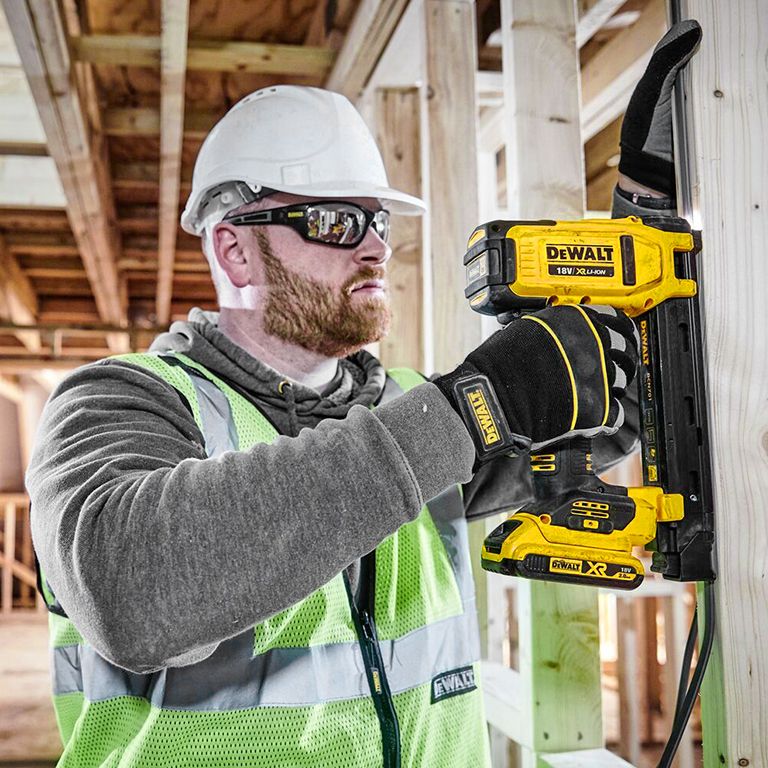 Акумулаторен такер за скоби DeWALT DCN701N, 18 V, 25 мм, без батерии и зарядно устройство