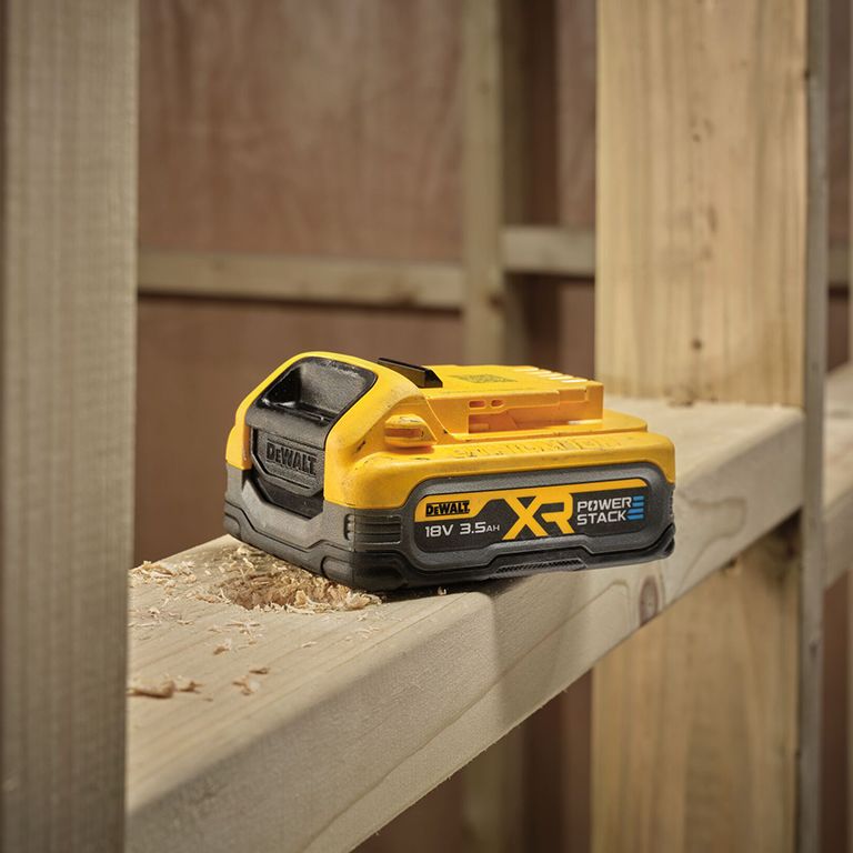 Акумулаторна батерия DeWALT DCBP318S2, 18 V, 3.5 Ah, 2 бр.