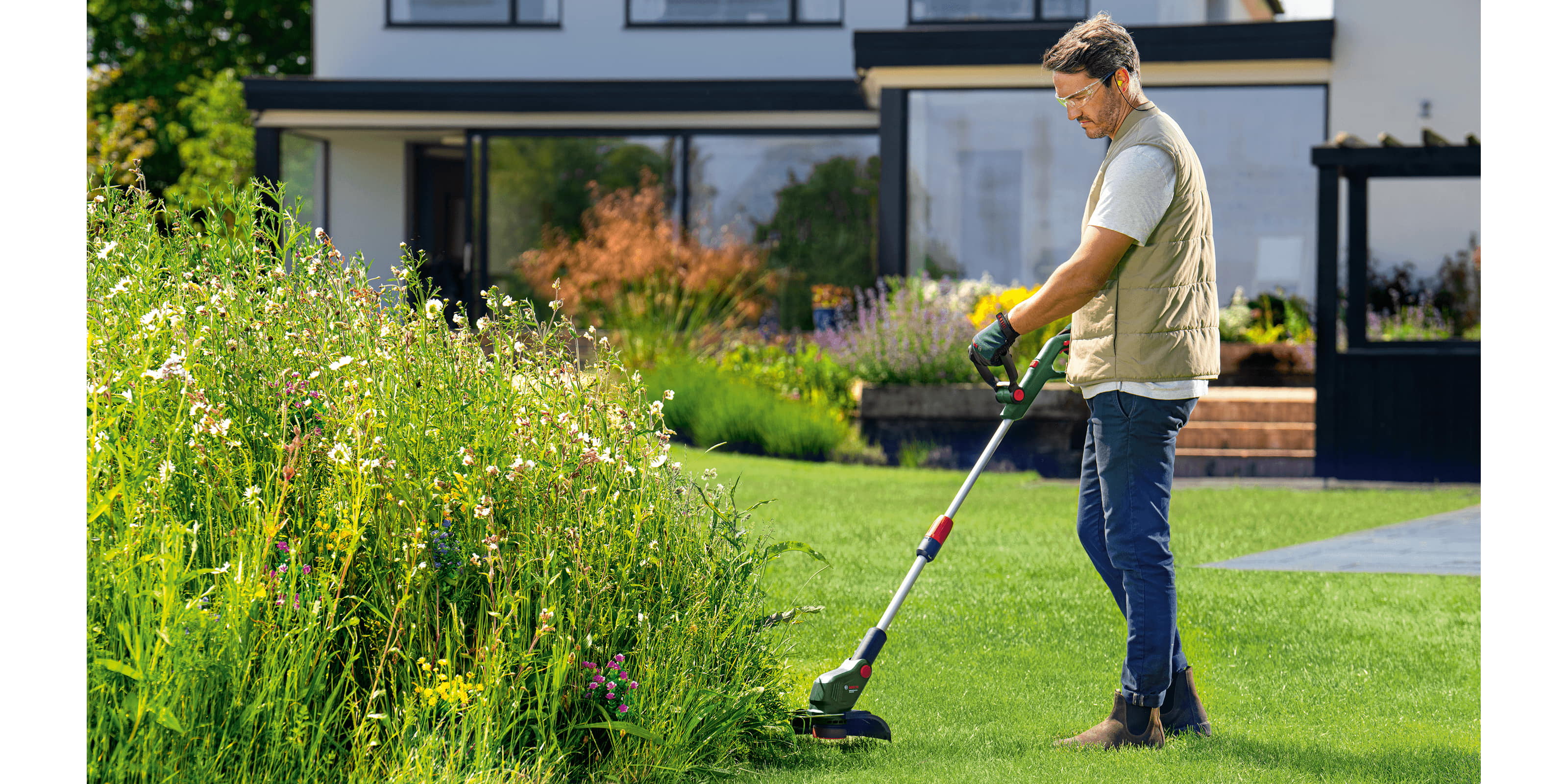 Акумулаторен тример за трева Bosch UniversalGrassCut 18V-23-450, 18 V, 2 Ah, 23 см, без батерии и зарядно устройство (06008C1G04)