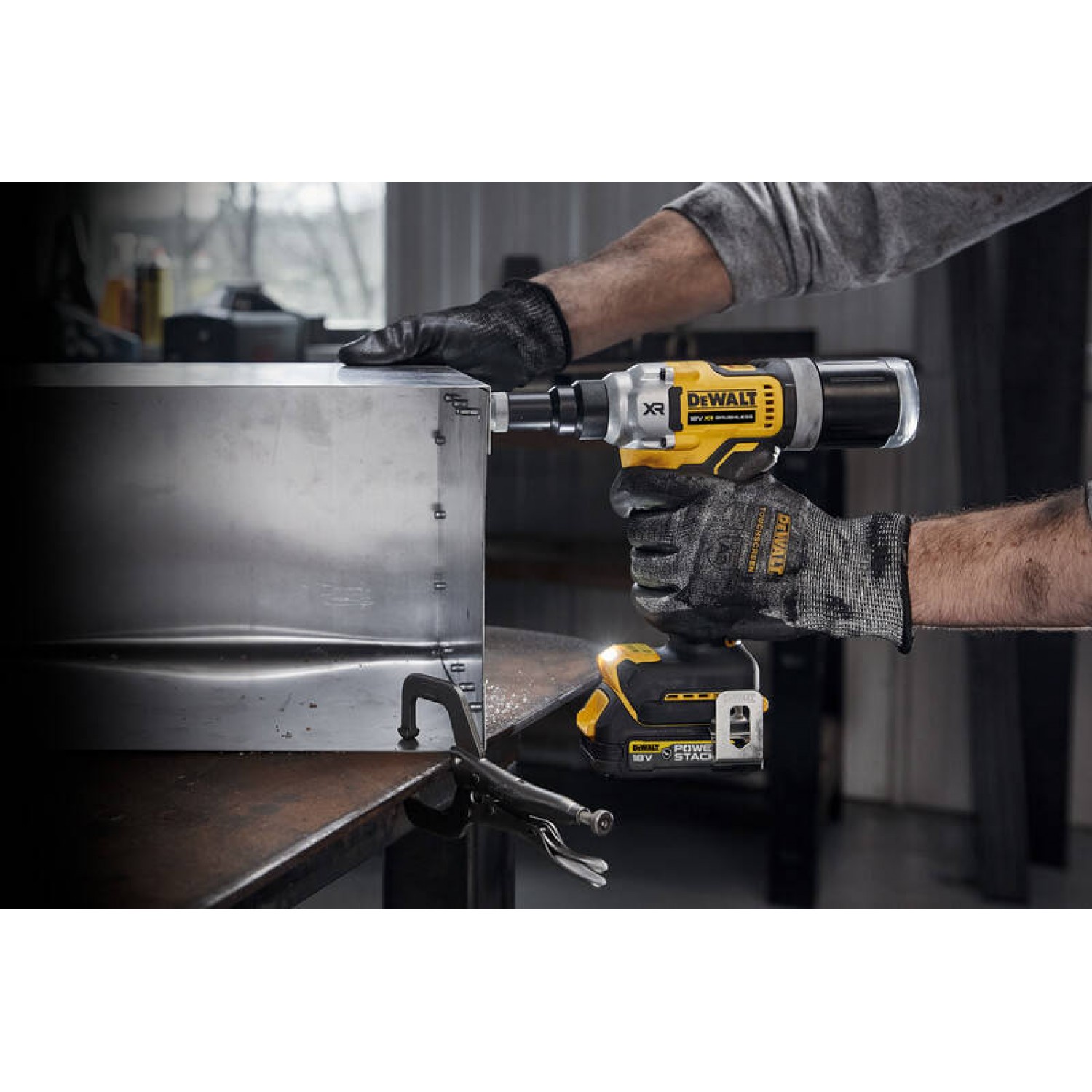 Акумулаторна нитачка DeWALT DCF414NT, 18 V, 4.8-6.4 мм, без батерии и зарядно устройство