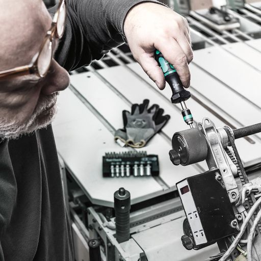 Динамометрична отвертка с държач за битове Wera Kraftform 7400, 1/4