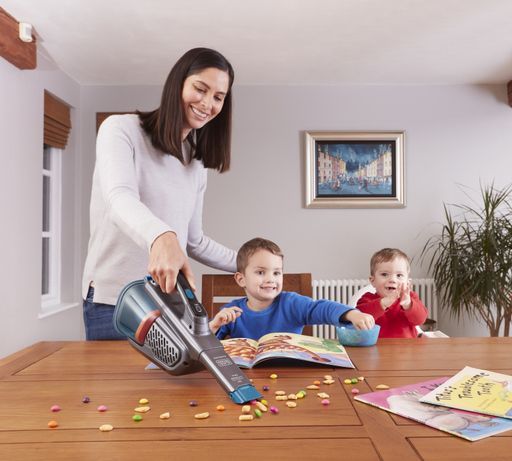 Акумулаторна прахосмукачка за сухо почистване Black & Decker BHHV320J, 24 W, 12 V, 2 Ah - от Etools.bg Акумулаторна прахосмукачка за сухо почистване Black & Decker BHHV320J, 24 W, 12 V, 2 Ah