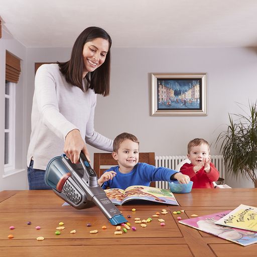 Акумулаторна прахосмукачка за сухо почистване Black & Decker BHHV320B, 24 W, 12 V, 2 Ah, 1697 л/мин - от Etools.bg Акумулаторна прахосмукачка за сухо почистване Black & Decker BHHV320B, 24 W, 12 V, 2 Ah, 1697 л/мин