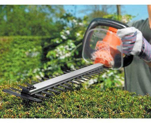 Електрически храсторез за жив плет Black & Decker GT7030, 700 W, 700 мм - от Etools.bg Електрически храсторез за жив плет Black & Decker GT7030, 700 W, 700 мм