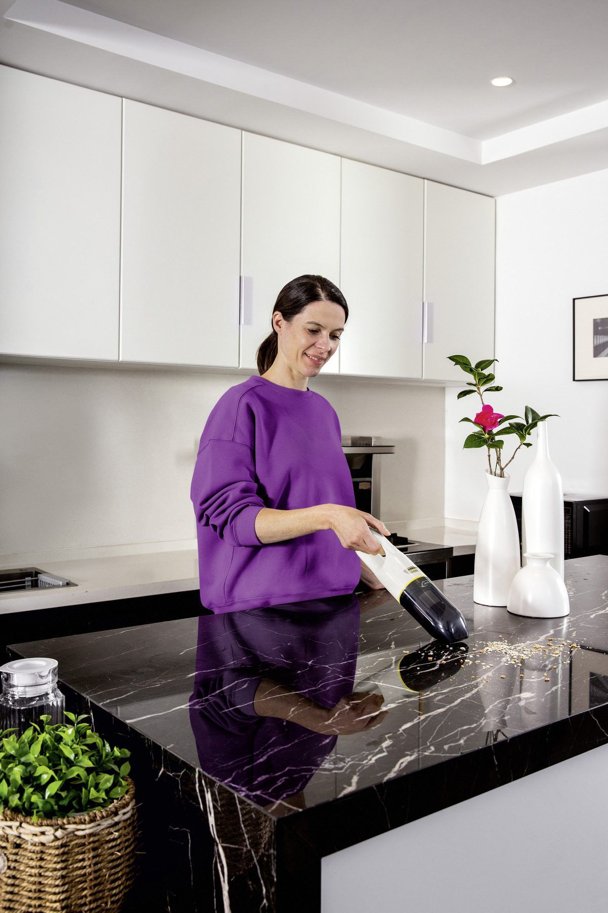 Акумулаторна ръчна прахосмукачка Karcher CVH 3 Plus, 70 W, 0.15 л - от Etools.bg Акумулаторна ръчна прахосмукачка Karcher CVH 3 Plus, 70 W, 0.15 л