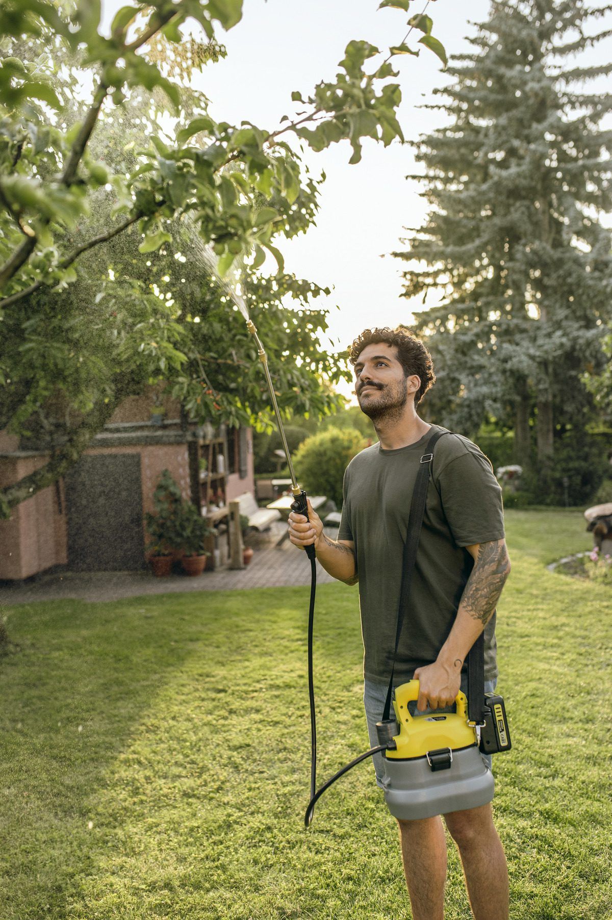 Акумулаторната пръскачка под налягане Karcher PSU 4-18, 18 V, 30 л/ч, без батерии и зарядно