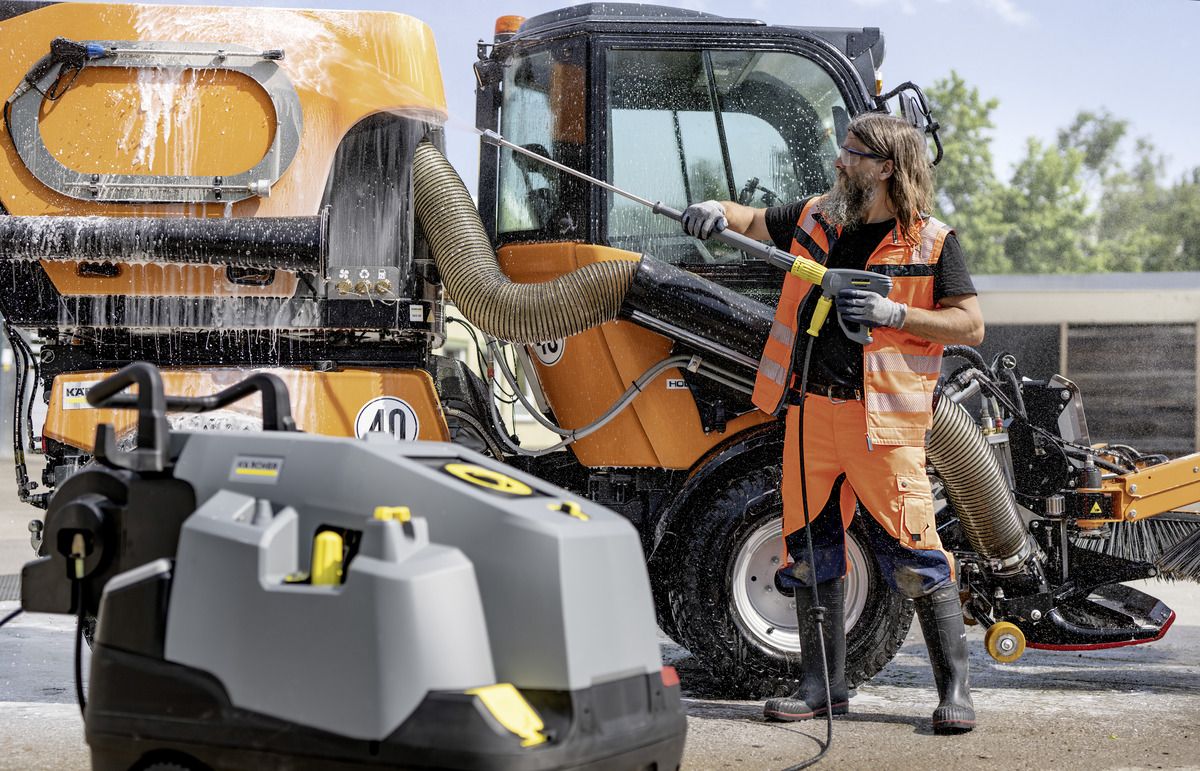 Електрическа професионална трифазна пароструйка Karcher HDS 8/18-4 C, 6000 W, 300-800 л/ч, 30-180 бара, 155°C - от Etools.bg Електрическа професионална трифазна пароструйка Karcher HDS 8/18-4 C, 6000 W, 300-800 л/ч, 30-180 бара, 155°C