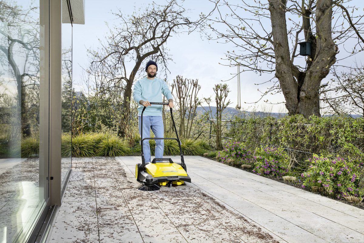 Ръчна метачна машина Karcher S 6, 670 мм, 2500 м²/ч - от Etools.bg Ръчна метачна машина Karcher S 6, 670 мм, 2500 м²/ч