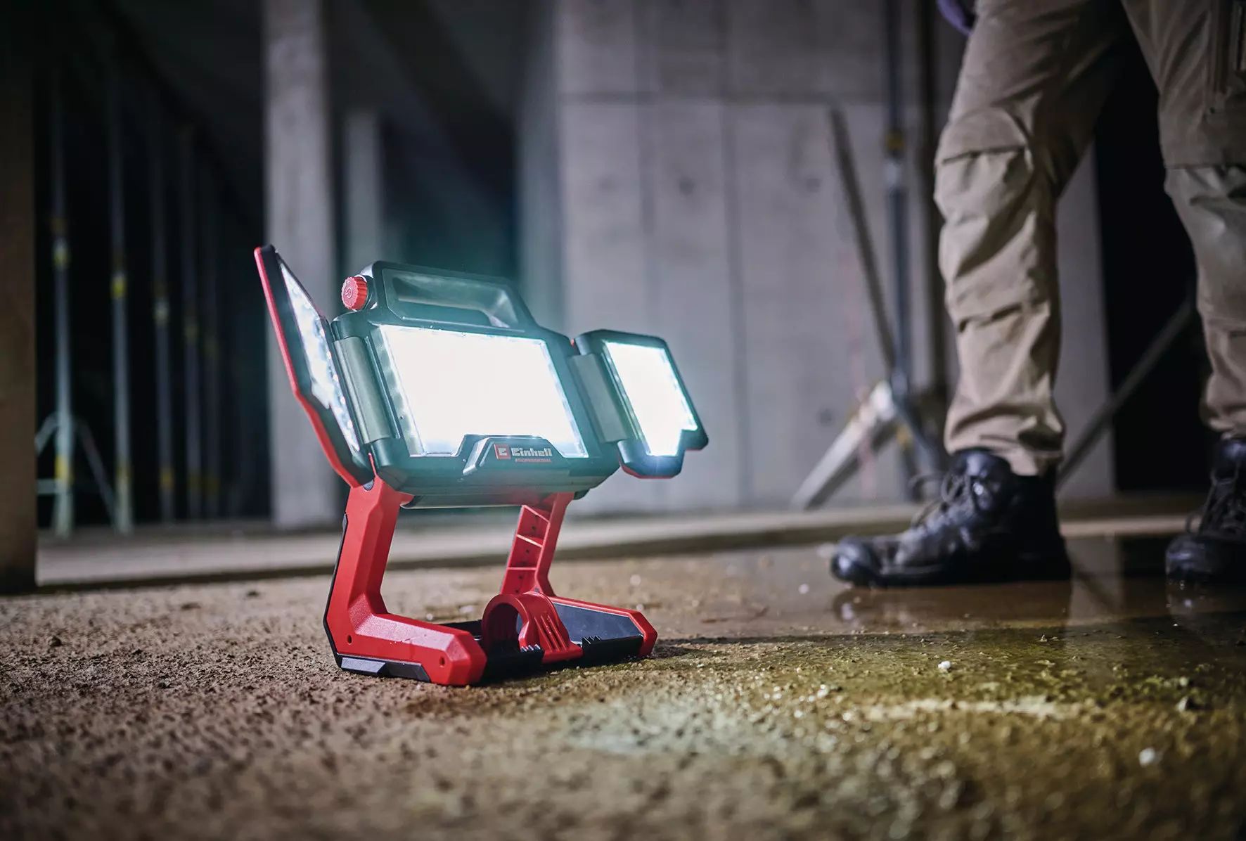 Акумулаторна лампа Einhell TP-CL 18/3000 Li - Solo, 18 V, 3000 lm (4514172) - от Etools.bg Акумулаторна лампа Einhell TP-CL 18/3000 Li - Solo, 18 V, 3000 lm (4514172)