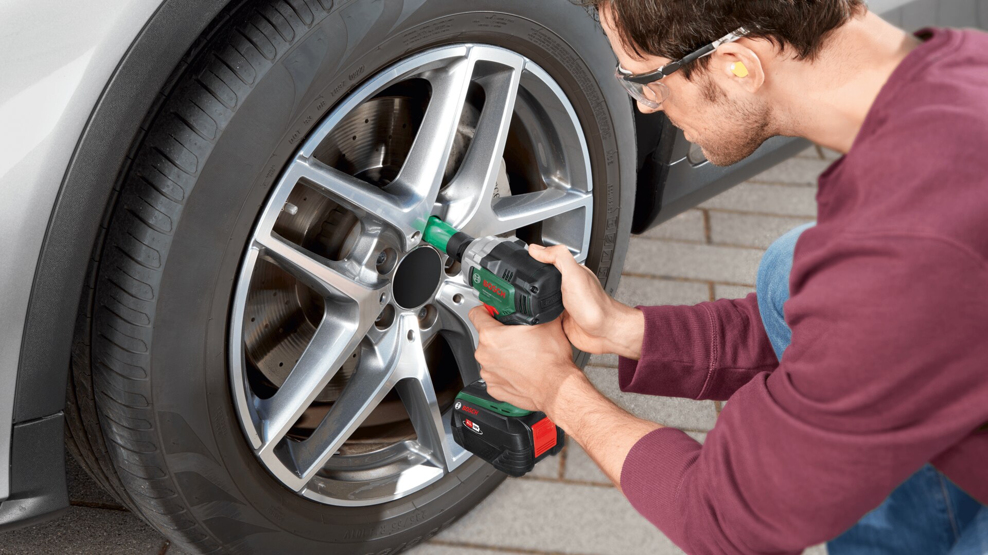 Акумулаторен ударен гайковерт Bosch UniversalImpactDrive 18V-350, 18 V, 350 Nm, 1/2