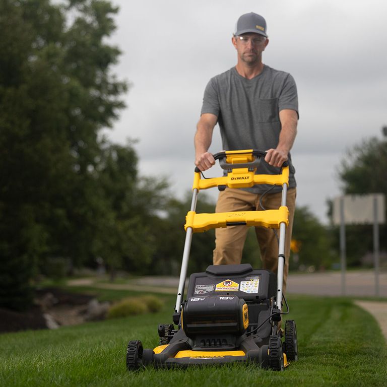 Акумулаторна косачка DeWALT DCMWSP156N, 2x18 V, 530 мм, 1340 м2, без батерии и зарядно устройство