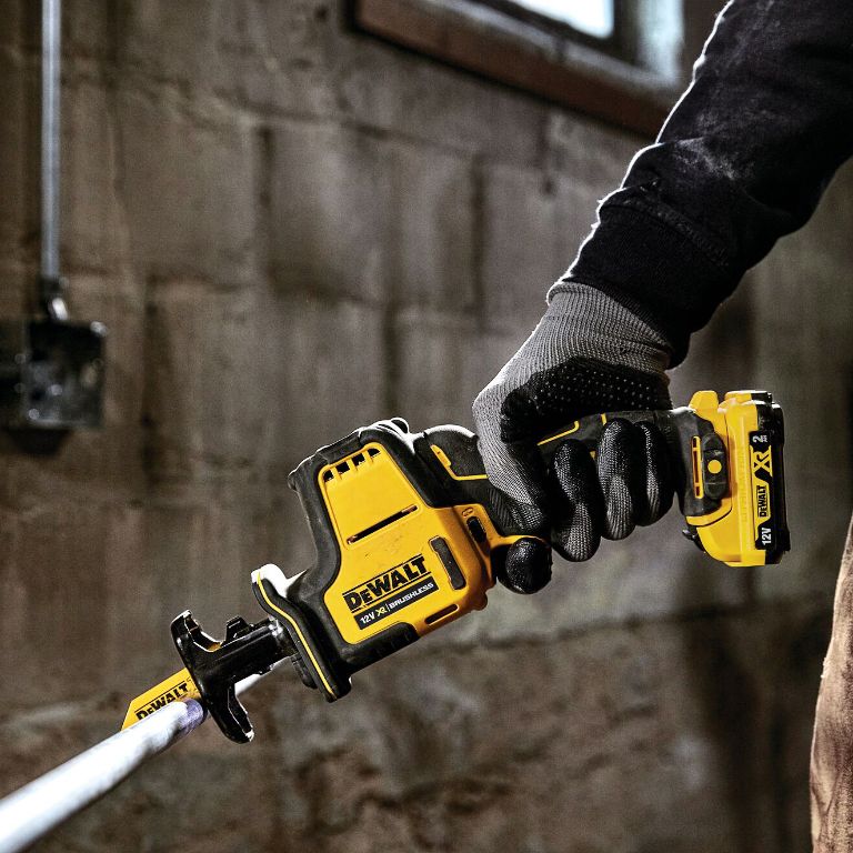 Акумулаторен саблен трион DeWALT DCS312N, 12 V, 0-2800 хода/мин, без батерии и зарядно устройство - от Etools.bg Акумулаторен саблен трион DeWALT DCS312N, 12 V, 0-2800 хода/мин, без батерии и зарядно устройство