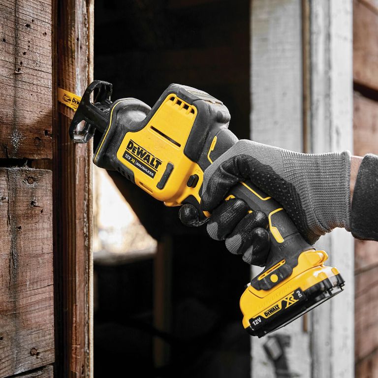 Акумулаторен саблен трион DeWALT DCS312D2, 12 V, 2 Ah, 0-2800 хода/мин