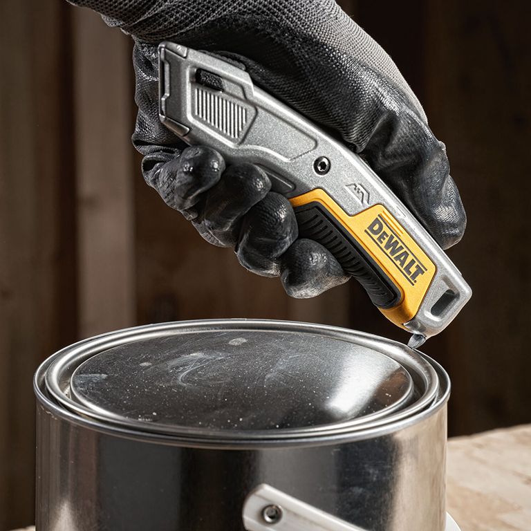 Макетен нож с трапецовидно прибиращо острие DeWALT DWHT10054-0, 19 мм