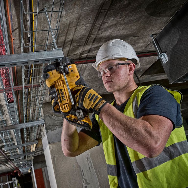 Акумулаторна машина за рязане на шпилки DeWALT DCS350NT, 18 V, ф 6-12 мм, без батерии и зарядно устройство - от Etools.bg Акумулаторна машина за рязане на шпилки DeWALT DCS350NT, 18 V, ф 6-12 мм, без батерии и зарядно устройство