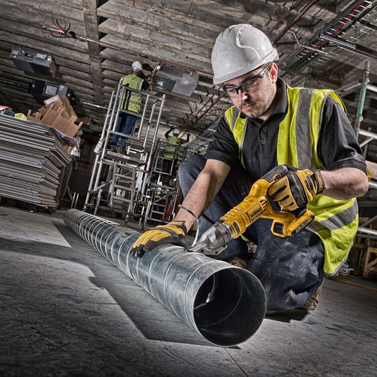 Акумулаторна ножица/нагер за ламарина DeWALT DCS491NT, 18 V, 0-2450 хода/мин, 1.3 мм, без батерии и зарядно устройство - от Etools.bg Акумулаторна ножица/нагер за ламарина DeWALT DCS491NT, 18 V, 0-2450 хода/мин, 1.3 мм, без батерии и зарядно устройство