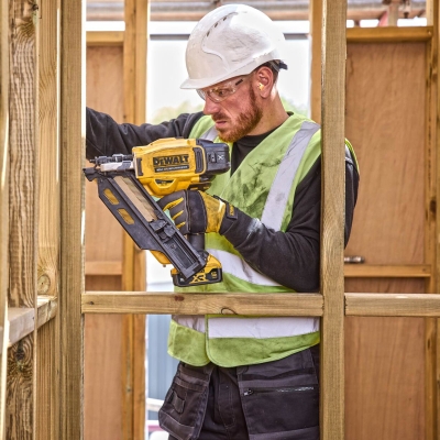 Акумулаторен такер DeWALT DCN930N-XJ, 18 V, 50-90 мм, 33°, без батерии и зарядно устройство устройство
