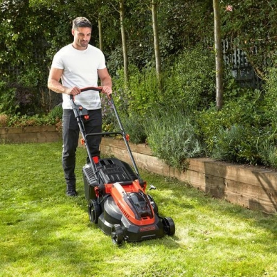 Акумулаторна косачка Black & Decker CLM3820L1, 36 V, 2 Ah, 380 мм, 250 м2, без батерии и зарядно устройство