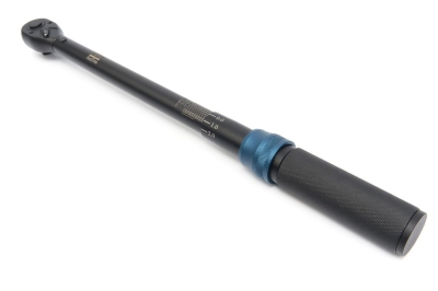 Динамометричен ключ HBM H134500, 1/2", 40-210 Nm, с 3 вложки и удължител