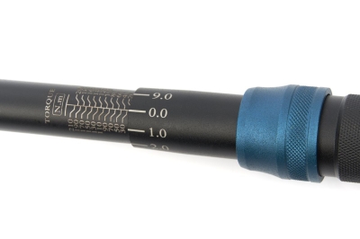 Динамометричен ключ HBM H134500, 1/2", 40-210 Nm, с 3 вложки и удължител