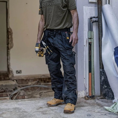 Работен панталон DeWALT DWC26-001-3233/M Pro Trandesman Work, размер 32/33/M, черен