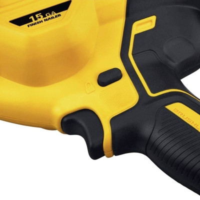 Акумулаторен такер за пирони DeWALT DCN650N, 18 V, тип 15GA, 32-63 мм, без батерии и зарядно устройство