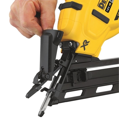 Акумулаторен такер за пирони DeWALT DCN650N, 18 V, тип 15GA, 32-63 мм, без батерии и зарядно устройство