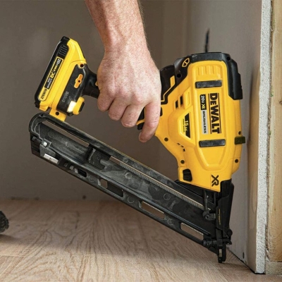 Акумулаторен такер за пирони DeWALT DCN650N, 18 V, тип 15GA, 32-63 мм, без батерии и зарядно устройство