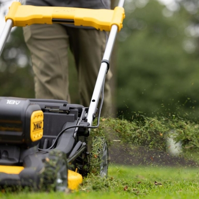 Акумулаторна косачка DeWALT DCMWSP156N, 2x18 V, 530 мм, 67 л, без батерии и зарядно устройство