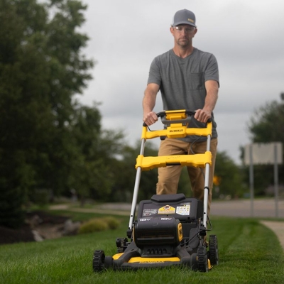 Акумулаторна косачка DeWALT DCMWSP156N, 2x18 V, 530 мм, 67 л, без батерии и зарядно устройство