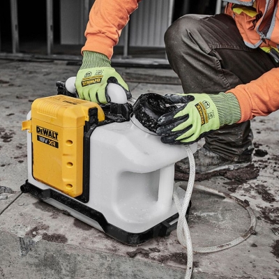 Акумулаторна помпа за засмукване на вода при мокро пробиване DeWALT DCE6820N, 18 V, 15 л, без батерии и зарядно устройство