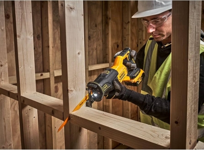 Акумулаторен саблен трион DeWALT DCS382NT, 18 V, 0-3200 хода/мин, 28.6 мм, без батерии и зарядно устройство