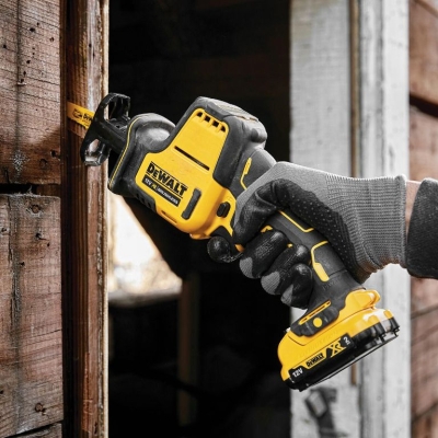 Акумулаторен саблен трион DeWALT DCS312D2, 12 V, 2 Ah, 0-2800 хода/мин