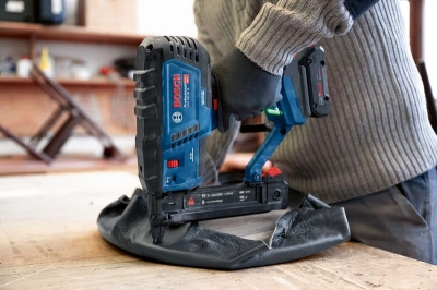 Акумулаторен такер Bosch Professional GTH 18V-38 м, 18 V, 5.8 мм, 10-38 мм, без батерии и зарядно устройство (0601482500)