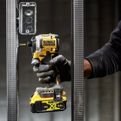 Комплект акумулаторни инструменти DeWALT DCK2050E2T, DCD805, DCF850, 18 V, 1.7 Ah