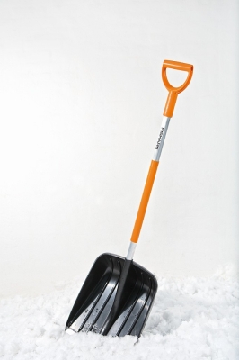 FISKARS SnowXpert Лопата за сняг черна 1310 мм (141001/1003468)